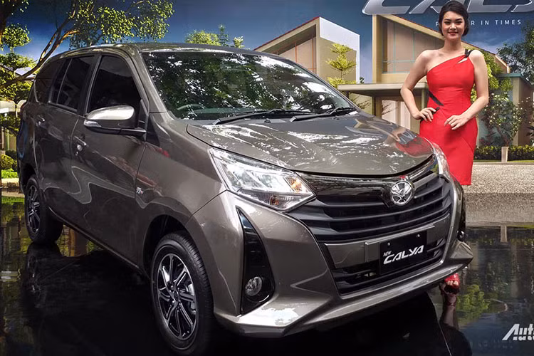 Mẫu xe siêu rẻ Toyota Calya là dòng MPV 5+2 chỗ ngồi cỡ nhỏ đã lần đầu tiên ra mắt thị trường Đông Nam Á nói chung và Indonesia nói riêng vào tháng 8/2016. Toyota Calya phiên bản nâng cấp mới này về cơ bản chính là mẫu xe được đổi tên của người anh em Daihatsu Sigra.