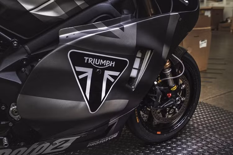 Rất có thể xe sẽ có phanh Brembo tiêu chuẩn, kẹp phanh Stylema, hệ thống treo đến từ Ohlins, hệ thống ống xả bằng titan giống như loại sử dụng trong Moto2. Theo hãng xe môtô Triumph, Daytona Moto2 765 sẽ bắt đầu được bán ra vào tháng 3 năm sau.