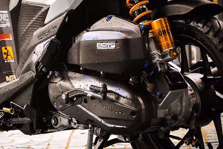 Vario 150 2016 trang bị động cơ xi-lanh đơn dung tích 150 phân khối, làm mát bằng dung dịch, phun xăng điện tử, công suất 12,4 mã lực ở vòng tua máy 8.500 vòng/phút, mô-men xoắn cực đại 12,8 Nm tại 5.000 vòng/phút. Động cơ của Vario tích hợp công nghệ eSP với tính năng Idling Stop.