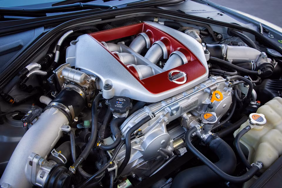 Nissan GT-R Track Edition 2019 sở hữu những trang bị phù hợp với đường đua như hệ thống treo do bộ phận Nismo nâng cấp sao cho nhẹ hơn và cứng hơn. Ngay cả thân vỏ của Nissan GT-R Track Edition 2019 cũng rắn chắc hơn các bản còn lại. Ngoài ra, Nissan GT-R Track Edition 2019 còn được trang bị cánh gió đuôi bằng sợi carbon và bộ vành Nismo 20 inch rộng hơn.