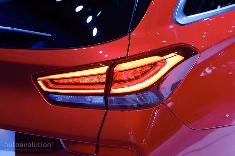 Theo hãng xe ôtô Hyundai cho biết, i30 Tourer phiên bản mới được chế tạo tại châu Âu và sử dụng thân vỏ với tỷ lệ 53% thép cường độ cao nhằm tăng độ rắn chắc. Hãng xe ôtô Hyundai cũng hứa hẹn rằng mẫu i30 Tourer sẽ mang đến cảm giác lái và khả năng xử lý tốt hơn.