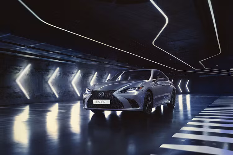Mẫu xe sedan Lexus ES hạng sang thế hệ hiện tại đã chính thức trình làng từ năm 2018. Sau 4 năm, hãng Lexus tiếp tục tung ra phiên bản nâng cấp nhẹ cho mẫuES mới này ở thị trường châu Âu.