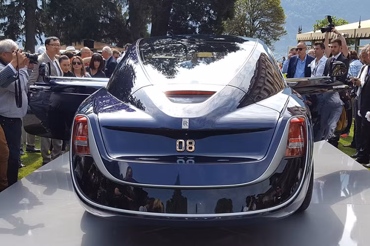 Nhiều chuyên gia dự đoán Sweptail sẽ dùng chung động cơ với Phantom Coupe. Giám đốc điều hành Rolls-Royce, Torsten Muller cho hay: “ Sweptail chính là minh chứng cho sự lắng nghe cẩn thận những ý kiến khách hàng của công ty. Chúng tôi đánh giá cao sự quan tâm và đóng góp của họ để có thể tạo ra những kiệt tác độc đáo có một không hai.”