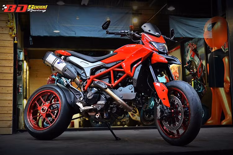 Chiếc PKL Ducati Hypermotard đã trở nên sành điệu và ấn tượng hơn với phiên bản độ tuyệt vời đến từ bàn tay của những tay thợ độ tại Thái.