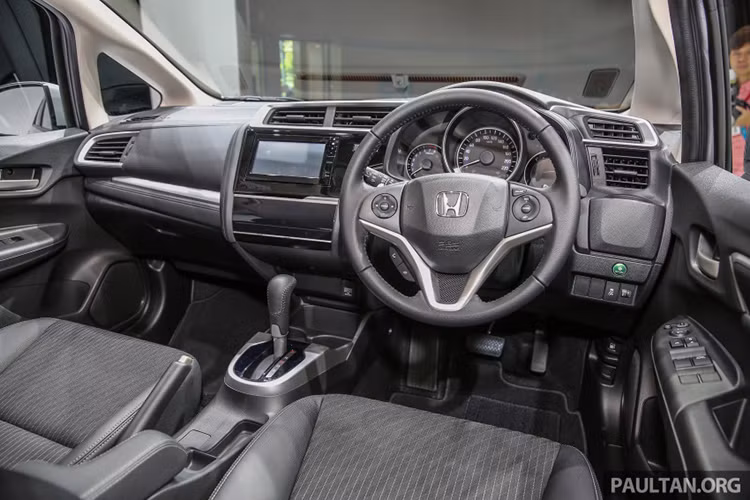 Trong thông báo nhất, Honda chỉ đề cập rằng Jazz thế hệ mới sắp ra mắt sẽ được trang bị hệ thống quản lý hệ truyền động hybrid mới – Intelligent Multi Mode Drive (i-MMD). Đây là hệ truyền động hybrid tương tự như trên mẫu CR-V Hybrid được bán tại thị trường châu Âu, nó sử dụng động cơ đốt trong kết hợp với hai mô tơ điện với hệ thống quản lý hệ thống truyền động i-MMD.