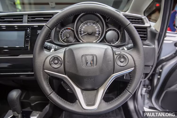 Hơn nữa, Honda cũng cho biết rằng việc giới thiệu công nghệ hybrid cho những chiếc xe nhỏ như Jazz là những bước đầu tiên và quan trọng nhằm tiến đến mục tiêu điện khí hóa dòng sản phẩm của mình năm 2025.