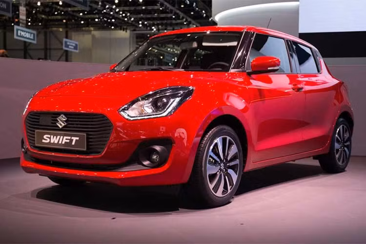 Suzuki Swift 2018 tiếp tục được sử dụng động cơ xăng 1.2L VVT và động cơ diesel 13 lít DDiS 190. Trong đó, bản động cơ xăng hút khí tự nhiên sản xuất ra công suất 84,3 PS và mô-men xoắn cực đại 115 Nm. Còn bản động cơ diesel tăng áp có công suất 75 PS và mô-men cực đại 190 Nm.