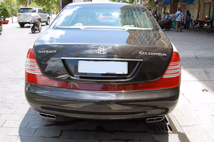 Maybach 62S Zeppelin được trang bị động cơ V12 5,5 lít, tăng áp kép do Mercedes-Benz AMG sản xuất, mang lại sức mạnh 612 mã lực và mô-men xoắn cực đại 1.000 Nm.