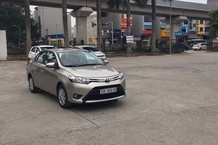 Toyota Vios mang biển "ngũ quý 9" tại Hà Nội Toyota Vios mang bien "ngu quy 9" tai Ha Noi