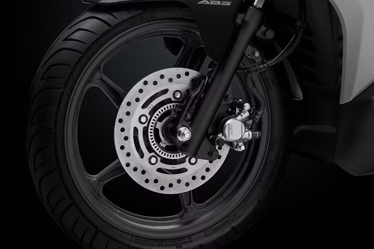 Điểm đáng chú ý, phiên bản giới hạn Air Blade 150cc/125cc được tích hợp khoá thông minh Smart Key và hệ thống chống bó cứng phanh ABS cho bánh trước đầy đủ...