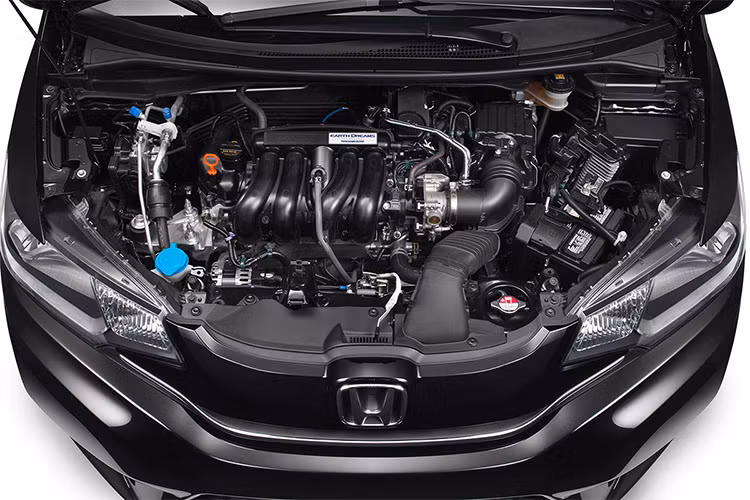 Theo kế hoạch bán hàng của Honda Châu Âu, Honda CR-V thế hệ mới phiên bản động cơ xăng tăng áp sẽ được bán vào mùa thu 2018, trong khi phiên bản động cơ hybrid sẽ chính thức bán ra vào đầu năm 2019.