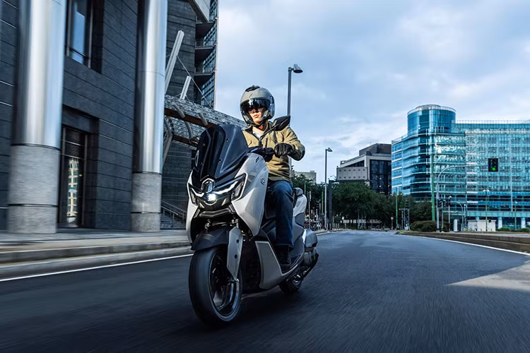 Hiện tại, chưa rõ về mức giá xe Yamaha NMax 125 Tech MAX 2025 là bao nhiêu tại thị trường Ấn Độ, tuy nhiên chắc chắn sẽ rẻ bởi mức giá ở thị trường Nam Á này luôn thuộc hàng rẻ nhất thị trường.