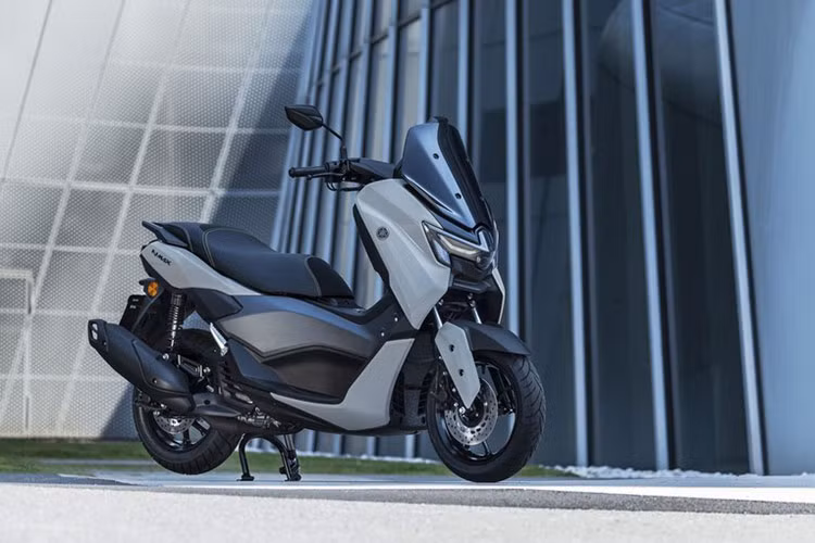 Nâng cấp trước tiên của mẫu xe tay ga Yamaha NMax 125 Tech MAX 2025 mới chính là màn hình điều hướng TFT 4.2 inch, được tích hợp định vị Garmin cao cấp (miễn phí sử dụng).