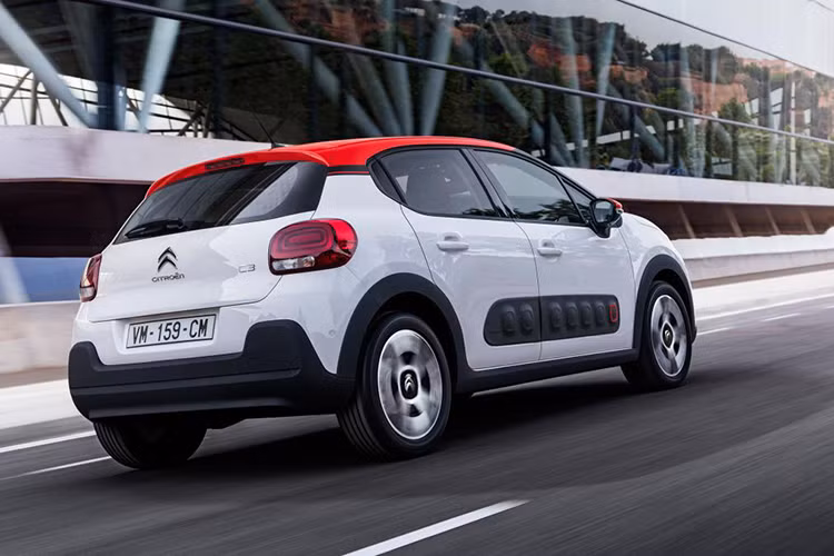 Mẫu hatchback dành cho phân khúc phổ thông này là mẫu xe thứ 2 trong dòng sản phẩm của thương hiệu Citroen được làm lại mới hoàn toàn sau chiếc C4 Cactus. Chiều dài x rộng x cao của xe lần lượt đạt 3,99 x 1,75 x 1,47 m, chiều dài cơ sở đạt 2,54 m.