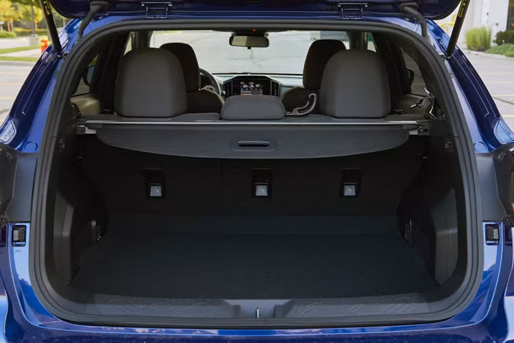 Về khả năng vận hành, Subaru Crosstrek mở bán tại Việt Nam nhiều khả năng sẽ chỉ có một tùy chọn động cơ xăng, hút khí tự nhiên, dung tích 2.0L cho công suất tối đa 154 mã lực và mô-men xoắn cực đại đạt 196Nm. Đi kèm với đó là hộp số tự động vô cấp CVT, hai tùy chọn hệ dẫn động cầu trước hoặc bốn bánh toàn thời gian đối xứng Symmetrical AWD.