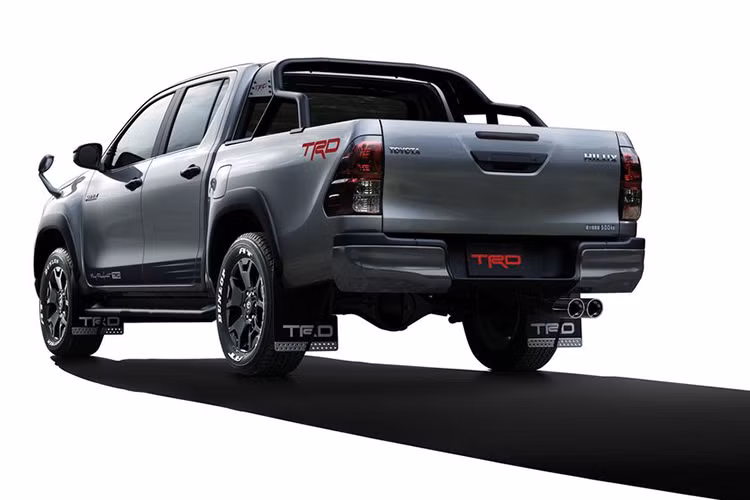 Được lên kế hoạch ra mắt ở sự kiện Tokyo Auto Salon 2019 sắp diễn ra vào tháng 1/2019 tới đây, Hilux Black Rally Edition 2019 vẫn sử dụng một số bộ phận TRD, nhưng tổng thể hầm hố và thể thao hơn rất nhiều.