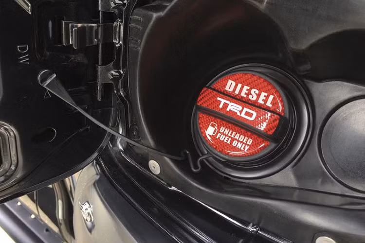 Bên cạnh Hilux Black Rally Edition, Toyota cũng tung ra một số hình ảnh của nhiều chiếc Hilux khác được trang bị các bộ phận TRD. Hiện chưa rõ những chiếc xe này có xuất hiện trong khuôn khổ Tokyo Auto Salon 2019 hay không.