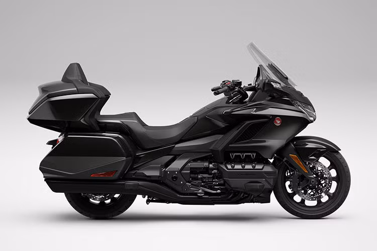 Theo thông tin do Honda Việt Nam công bố, mẫu xe Touring đường trường Honda Gold Wing 2021 sẽ chính thức được bán ra vào ngày 23/10 tới đây kèm chế độ bảo hành 2 năm không giới hạn số kilômét.