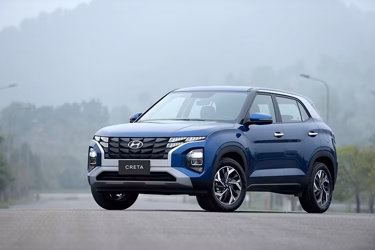 Hôm nay (15/3), Hyundai Motor Châu Á – Thái Bình Dương đã chính thức giới thiệu Hyundai Creta 2022 mới. Xe sẽ được bán ra tại Thái Lan và Việt Nam và ra mắt thông qua hình thức trực tuyến. Tại nước ta, mẫu xe này sẽ được bán ra với 3 phiên bản: Tiêu chuẩn, Đặc biệt và Cao cấp.