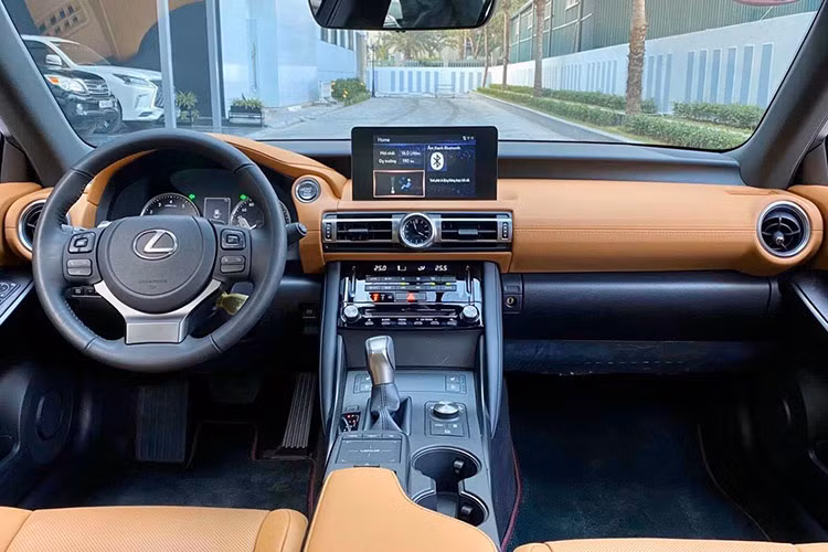 Hãng không đưa ra bất kỳ thông báo nào về sự kiện này nên lý do khai tử Lexus IS tại Việt Nam vẫn bị bỏ ngỏ. Song, không ngoại trừ việc giá bán cao cùng thiết kế có phần cá tính, khiến IS bị giới hạn về tệp khách hàng, ảnh hưởng trực tiếp đến doanh số xe nên đành phải "chia tay".
