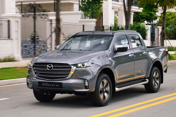  Mazda BT-50 Ngay từ đầu tháng 5/2024, trên danh mục sản phẩm của Mazda Việt Nam đã không còn cập nhật thông tin về mẫu bán tải BT-50. Điều này dấy lên tin đồn về việc Mazda BT-50 chính thức ngừng bán tại Việt Nam sau 2 tháng liên tiếp "trắng" doanh số. Tuy nhiên, cũng có những nguồn tin cho rằng, không loại trừ khả năng đây chỉ là bước dừng tạm thời.