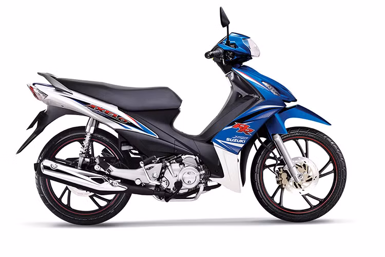 Khi được tung ra thị trường Việt Nam, nó được người dùng xem là "đối thủ" cạnh tranh trực tiếp với mẫu xe Yamaha Exciter 135 ở thời điểm đó do sự mới mẻ cũng như mức giá..., trong cả hai phiên bản côn tay và côn tự động. Tuy nhiên do sự lỡ cỡ ở phân khúc và không được phát triển mạnh mẽ nên Axelo 125 dần mất hút trên thị trường xe máy Việt.