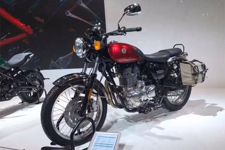 Kể từ khi được mua lại bởi tập đoàn Qianjiang của Trung Quốc, thương hiệu môtô Ý Benelli đã tập trung vào sản xuất các dòng xe mang kiểu dáng naked bike, sportbike và adventure với thiết kế hiện đại. Tuy nhiên tại triển lãm EICMA 2017 vừa qua, Benelli đã chính thức chạy theo trào lưu retro đang rất được ưa chuộng với Benelli Imperiale 400.