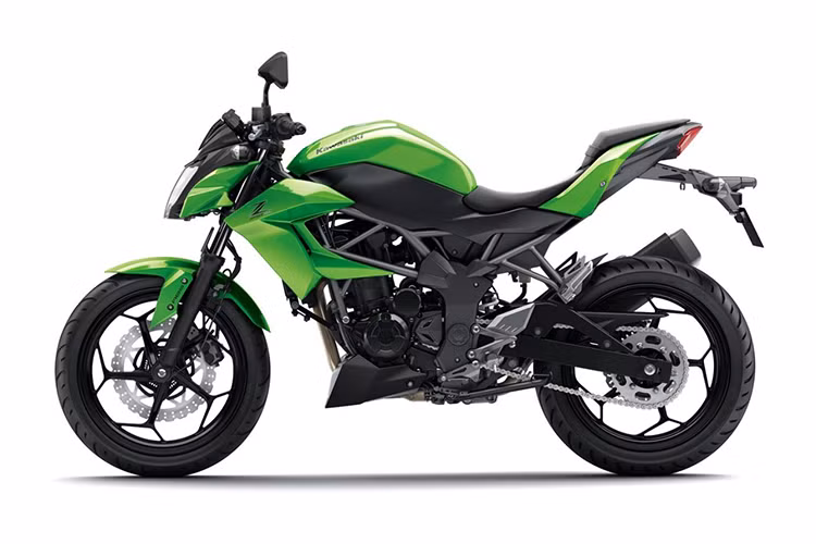 Từ SL trong cái tên của chiếc xe môtô cỡ nhỏ Z250 nhà Kawasaki còn được dịch là siêu nhẹ (Super Light) điều này cho thấy chiếc Z250 bản mới này là một chiếc naked bike rất nhẹ với trọng lượng chỉ 148kg.