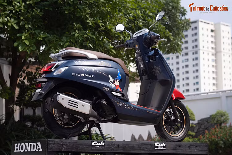 Hiện tại, giá xe Honda Giorno+ Disney Fantasia 85 Years Limited Edition tại Việt Nam chưa được công bố nhưng dự đoán sẽ cao hơn nhiều so với phiên bản thường đang bán tại một số cửa hàng tại Việt Nam.