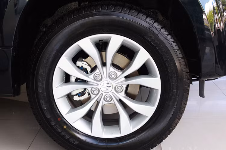 Cụ thế, một số đại lý chính hãng của Suzuki tại Việt Nam đã mạnh tay giảm đến 170 triệu đồng cho Suzuki Grand Vitara đi kèm quà tặng. Đây được xem là mức giảm lớn nhất trong lịch sử của hãng xe hơi liên doanh Nhật Bản tại Việt Nam nhằm kích cầu thị trường để chuẩn bị cho loạt xe mới chuẩn bị đổ bộ thị trường.