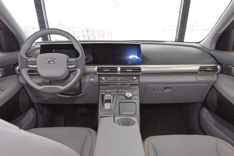 Mẫu SUV hoàn toàn mới này được sử dụng công nghệ hydro fuel-cell thế hệ thứ 4 tiên tiến nhất của Hyundai với nhiều cải tiến vượt trội về hiệu năng cũng như độ bền so với thế hệ cũ. Theo công bố từ phía Hyundai, chiếc xe đạt tầm hoat động khoảng 80okm trong điều kiện thử nghiệm tại Hàn Quốc nhờ hiệu suất sử dụng hydro đã được cải thiện.