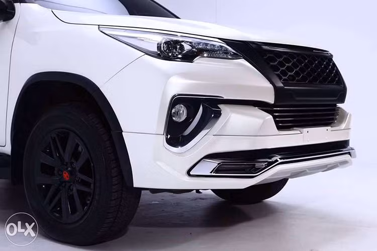 Tại Thái Lan, Toyota Fortuner 2017 có 3 tùy chọn động cơ khác nhau. Đầu tiên là động cơ diesel GD 4 xy-lanh, tăng áp, dung tích 2,8 lít có công suất tối đa 177 mã lực và mô-men xoắn cực đại 450 Nm. Thứ hai là động cơ tương tự nhưng có dung tích 2,4 lít, tạo ra công suất tối đa 150 mã lực và mô-men xoắn cực đại 400 Nm.