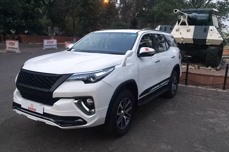Hiện hãng độ Tithum Design không công bố rõ giá bán của bộ bodykit này. Theo hãng Tithum Design, giá bán của bộ bodykit sẽ có mức giá khá rẻ nhằm cạnh tranh với các đối thủ khác. Tại thị trường Thái Lan, Toyota Fortuner 2017 có giá dao động từ 1,199 - 1,599 triệu Baht (tương đương 799 triệu đến 1,06 tỷ đồng).
