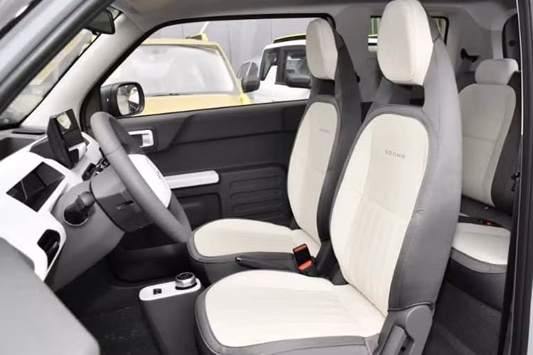 Hệ thống truyền động của Geely Panda Mini EV phiên bản Go Kart Edition bao gồm một động cơ điện tạo ra công suất tối đa 30 kW và mô-men xoắn cực đại 110 Nm, kết hợp với bộ pin lithium iron phosphate 17,03 kWh. 