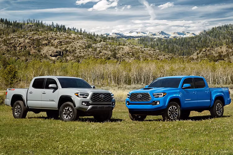 Toyota là thương hiệu nhận được nhiều giải thưởng nhất năm 2021 từ Kelley Blue Book. Vì vậy, không có gì ngạc nhiên khi mẫu bán tải Toyota Tacoma 2021 nằm trong danh sách này. Thực tế, xe hiện đã có tải trọng tốt hơn đồng thời có kích thước nhỏ hơn để di chuyển linh hoạt trong thành phố. Theo Kelley Blue Book, Tacoma là một trong 10 mẫu xe tuyệt vời nhất dưới 30.000 USD.
