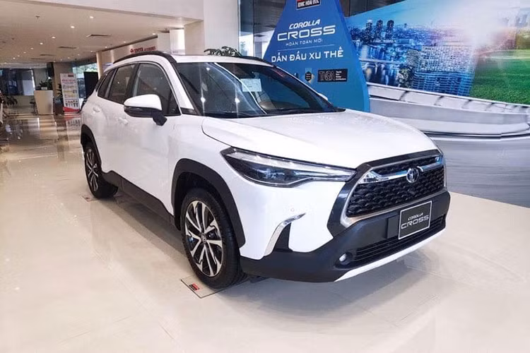 Toyota Corolla Cross bat ngo tang gia ban khoi diem tai Viet Nam