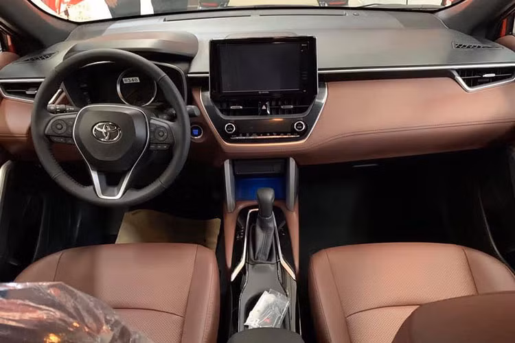 Toyota Corolla Cross bat ngo tang gia ban khoi diem tai Viet Nam-Hinh-2