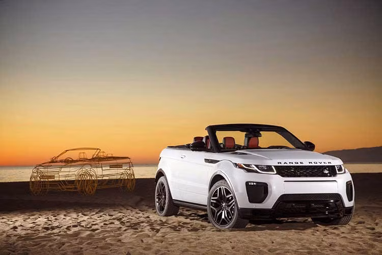 Tại thị trường Anh quốc, Evoque bản mui trần có giá từ 45.250 bảng Anh (khoảng 1,35 tỷ đồng). Tuy nhiên khi về đến thị trường ôtô Việt Nam, Range Rover Evoque mui trần mới có giá lên tới 3,486 tỷ đồng.