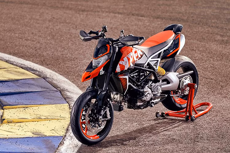  Ducati Hypermotard 950 thế hệ mới - mẫu xe môtô mang kiểu dáng đặc trưng của dòng xe Supermoto, nhưng sở hữu hàng loạt công nghệ cùng khối động cơ hiệu năng cao vừa chính thức có phiên bản RVE 2021 tại thị trường Việt Nam.