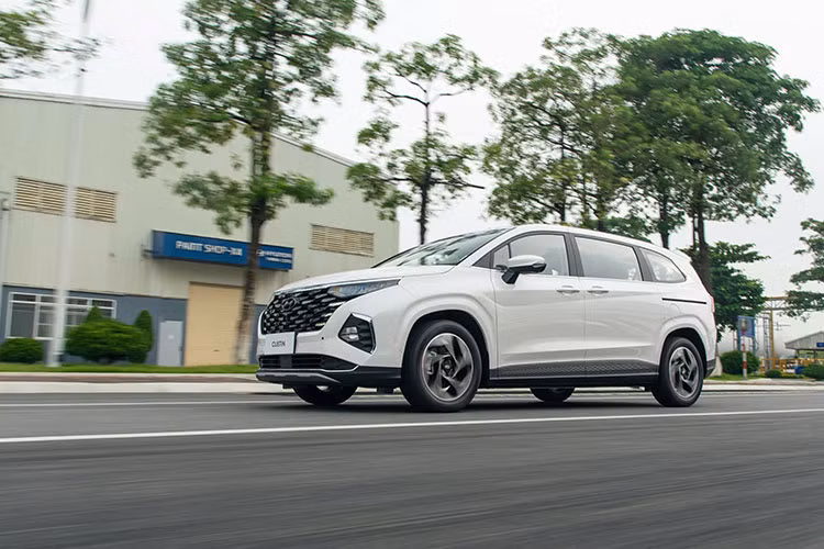 Gia dinh 6 nguoi co nen mua xe Hyundai Custin?-Hinh-6