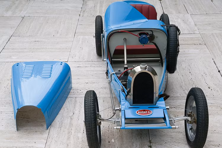 Hãng siêu xe Bugatti sẽ tiến hành in 3D chỉ 500 chiếc Baby II và trong vòng 3 tuần kể từ lúc thương hiệu Pháp thông báo ở Triển lãm Ô tô Geneva 2019, tất cả 500 chiếc đều đã được bán sạch. Nó sẽ có tất cả ba cấu hình khác nhau: Baby II với một thân vỏ hỗn hợp, Baby II Vitesse với một thân vỏ sợi carbon và Speed Key, và Baby II Pur Sang với một thân vỏ nhôm thủ công và Speed Key.