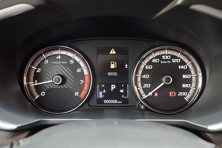 Mitsubishi Xpander Cross sử dụng chung động cơ 4cyl dung tích 1.5L hút khí tự nhiên (N/A) cho công suất tối đa 102 mã lực và mô-men xoắn cực đại 141Nm, đi cùng hộp số tự động 4 cấp (4 AT) và sàn 5 cấp (5MT) và hệ dẫn động cầu trước (FWD) tương tự như Xpander.