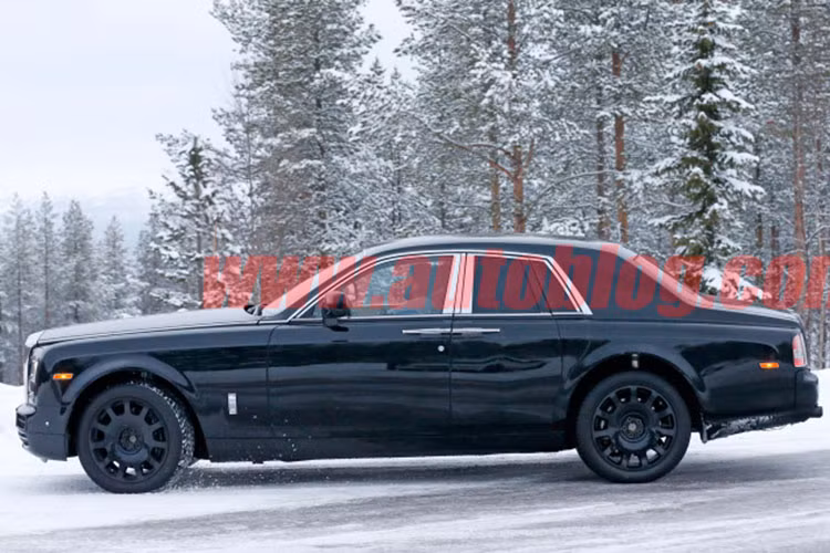 Theo dự kiến, Rolls-Royce SUV có sẽ thể trình làng vào một thời điểm trong năm nay, mặc dù phiên bản thương mại sẽ bắt đầu được sản xuất vào năm 2018. Với những điều trên, nó sẽ khiến cho phân khúc SUV siêu sang càng thêm nhộn nhịp.