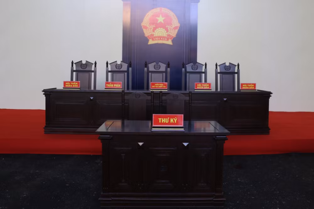 Khu vực sân nói trên có sức chứa khoảng 2.000 người, sẽ được thiết kế thành phòng xử án lưu động với đầy đủ khu vực trang nghiêm dành cho HĐXX, bục khai báo, khu dành riêng cho các bị can, người tham gia tố tụng...