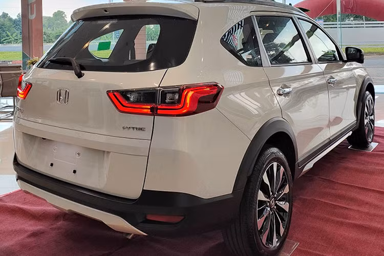 Honda BR-V 2023 vua ve dai ly Viet da giam toi 25 trieu dong-Hinh-4