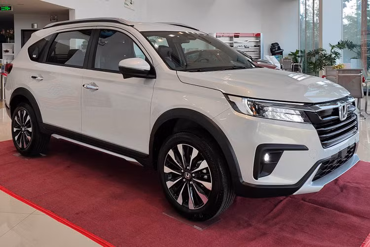 Honda BR-V 2023 vua ve dai ly Viet da giam toi 25 trieu dong-Hinh-5