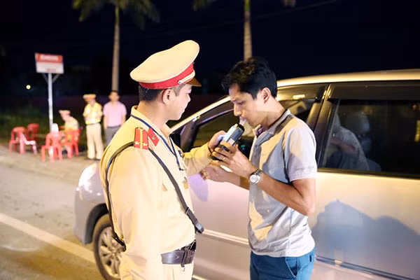 Khong boi thuong bao hiem cho lai xe uong ruou bia gay tai nan