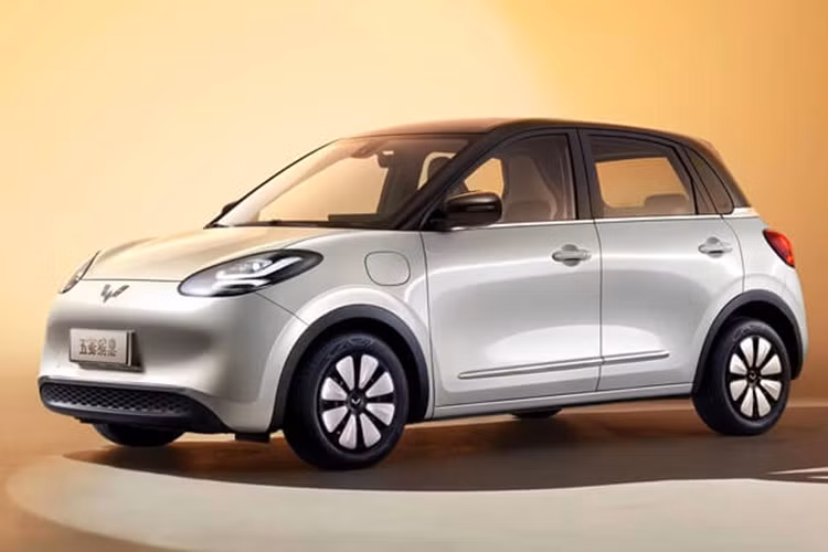  Wuling Bingo Wuling Bingo là mẫu xe xếp trên Mini EV đang mở bán tại Việt Nam. Đây được xem là "hiện tượng" trong ngành xe điện Trung Quốc khi bàn giao tới 10.000 xe chỉ sau 2 tuần đầu ra mắt. Tính đến hết tháng 9/2023, tức sau khoảng 6 tháng mở bán, doanh số Bingo đã vượt mốc 100.000 xe, tương đương khoảng 20.000 xe/tháng.