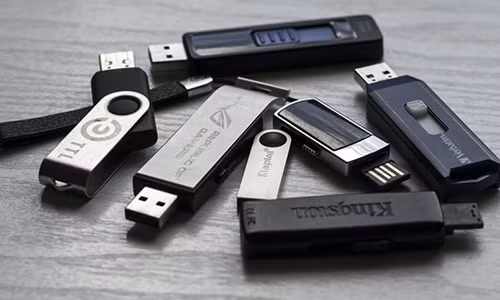 Hacker Trung Quoc gia le tan va hot bac chi voi chiec USB