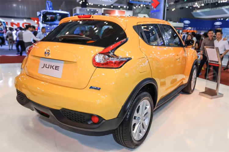 Đây cũng được xem là một mẫu xe rất kén khách. Juke được trang bị động cơ 1.6L 4 xy-lanh thẳng hàng cho công suất tối đa 115 mã lực ở 6.000 vòng/phút và mô men xoắn cực đại đạt 158Nm.